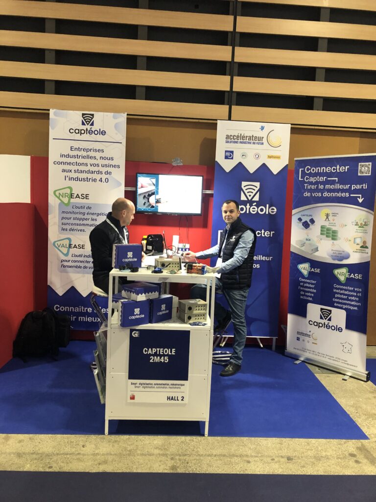 Equipe prête pour l'ouverture du salon.